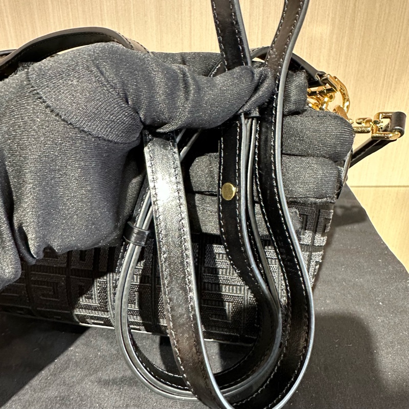 紀梵希 壓紋刺繡 帆布 單肩包 黑色-9