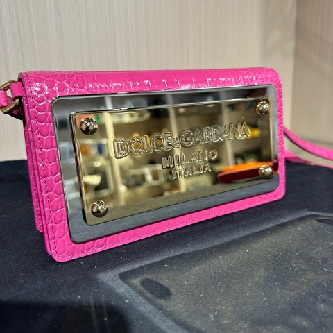 DG杜嘉班納 手機包 粉紅色 鏡面LOGO