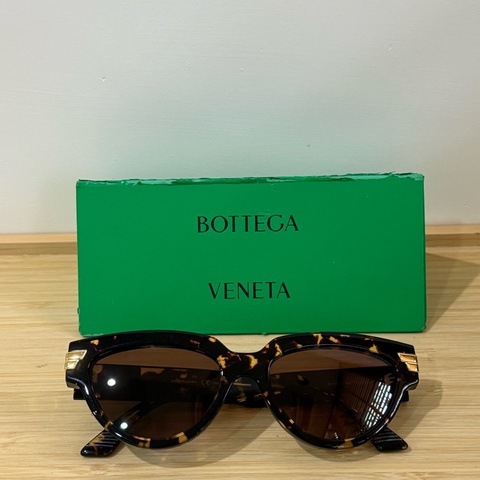 Bottega Veneta琥珀色墨鏡