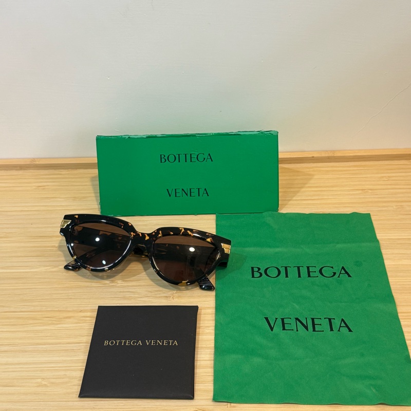 Bottega Veneta琥珀色墨鏡-1