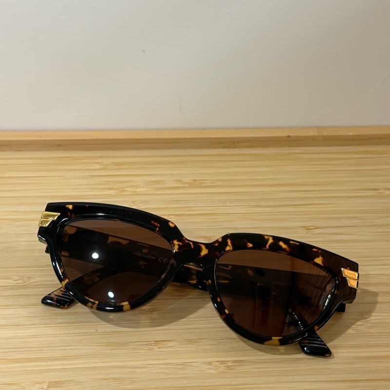 Bottega Veneta琥珀色墨鏡-2