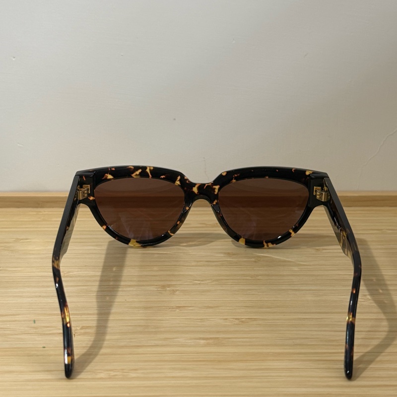 Bottega Veneta琥珀色墨鏡-4