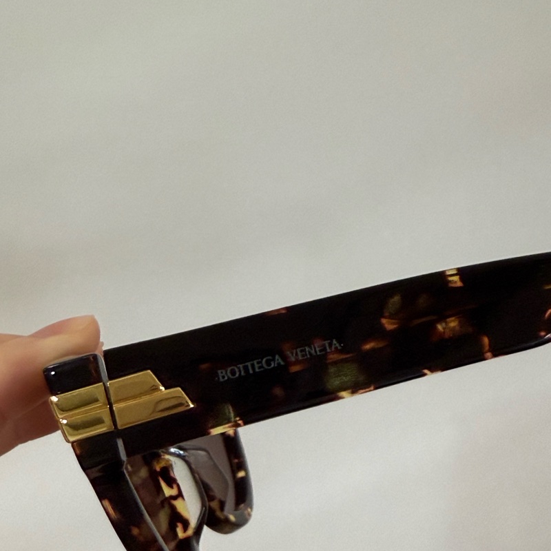 Bottega Veneta琥珀色墨鏡-6