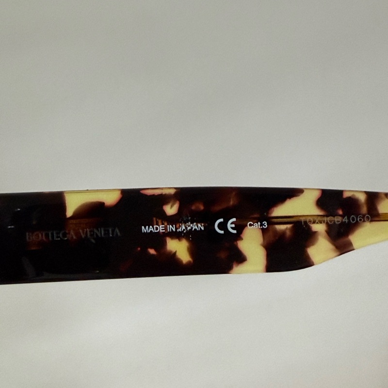 Bottega Veneta琥珀色墨鏡-8