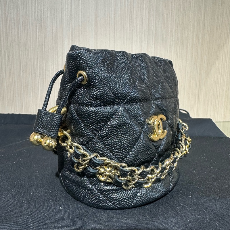 Chanel 香奈兒22K黑金小水桶包 荔枝紋牛皮-1