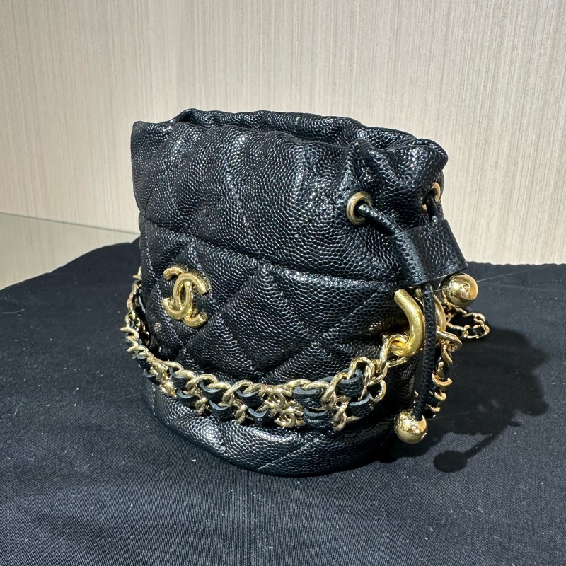 Chanel 香奈兒22K黑金小水桶包 荔枝紋牛皮-2