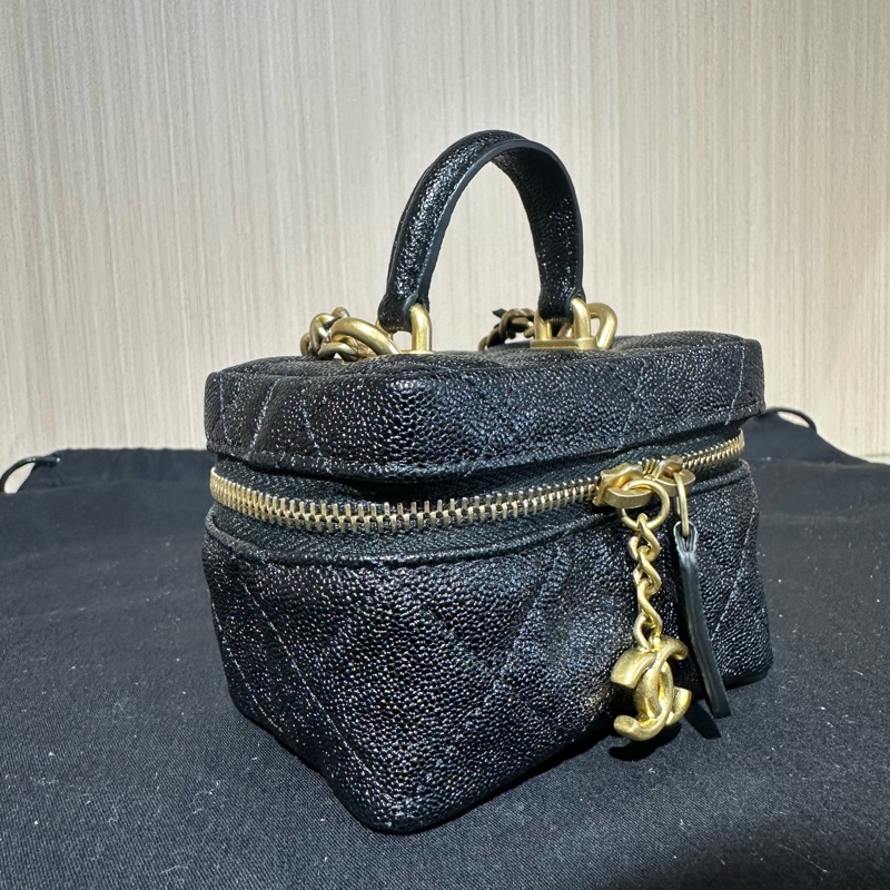 CHANEL香奈兒金扣菱格 荔枝紋牛皮 盒子包小號 黑色-1