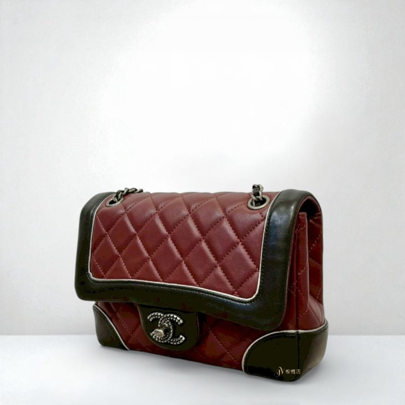 Chanel包包 酒紅羊皮滾黑邊特殊cc釦mini coco-1