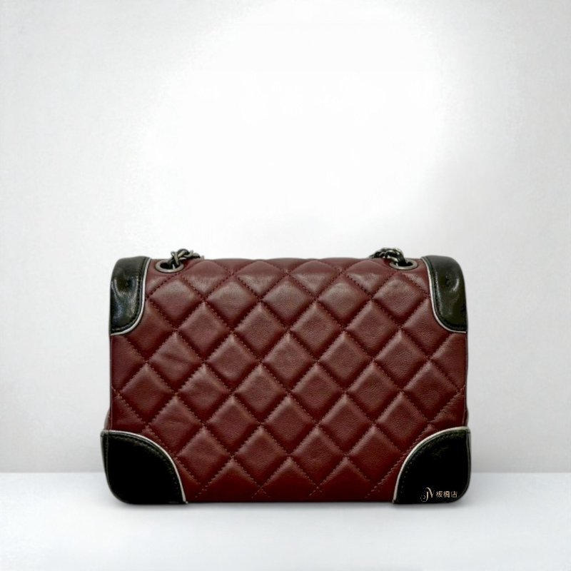 Chanel包包 酒紅羊皮滾黑邊特殊cc釦mini coco-3