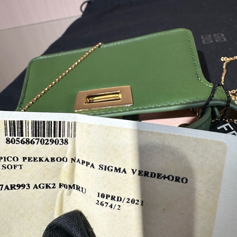FENDI芬迪 Peekaboo 金扣納帕羊皮 零錢包 超迷你 綠色-6