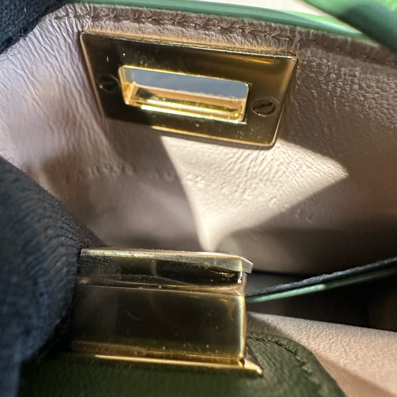 FENDI芬迪 Peekaboo 金扣納帕羊皮 零錢包 超迷你 綠色-7