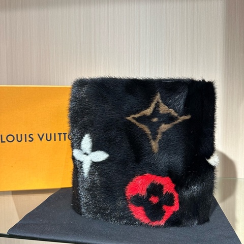 Lv 路易威登 貂毛围巾
