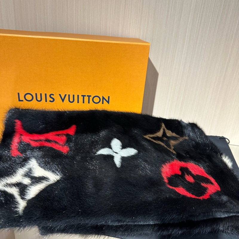 Lv 路易威登 貂毛围巾-1