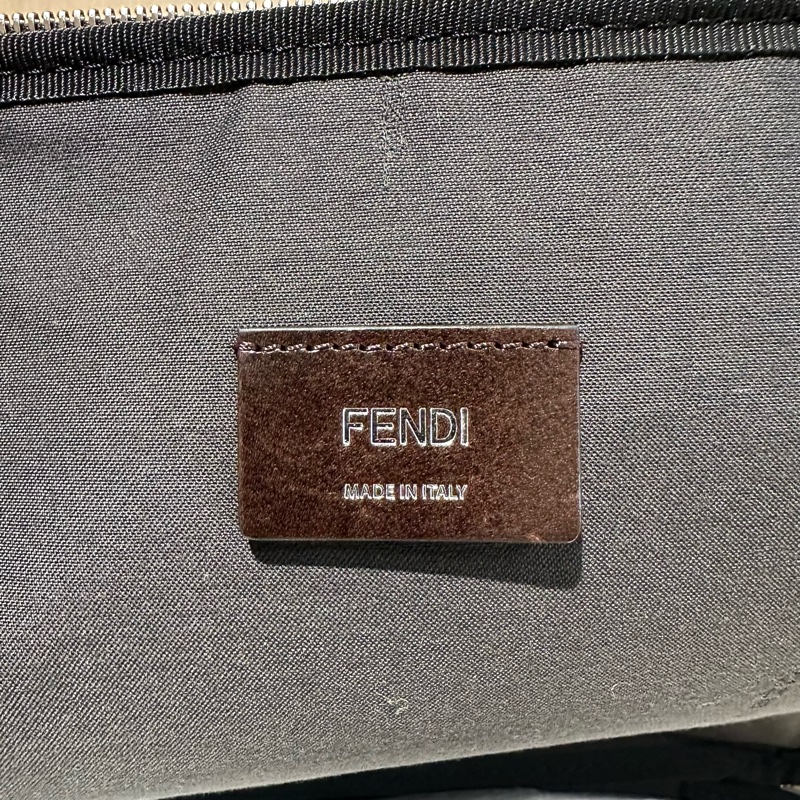 FENDI芬迪 老花拉鍊式方形 大號 洗漱包 化妝包黑灰色-6