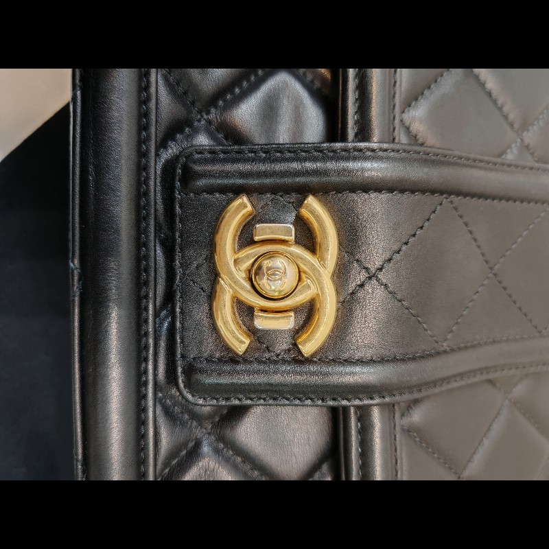 Chanel seasonal classic flap Medium-9