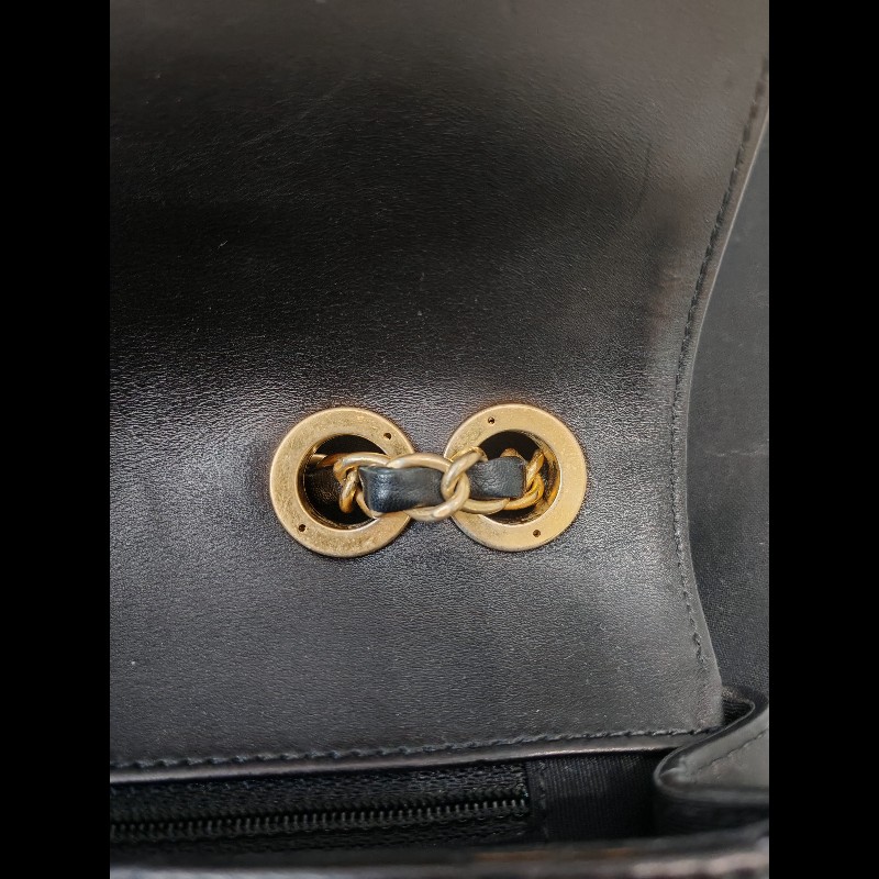 Chanel seasonal classic flap Medium-12
