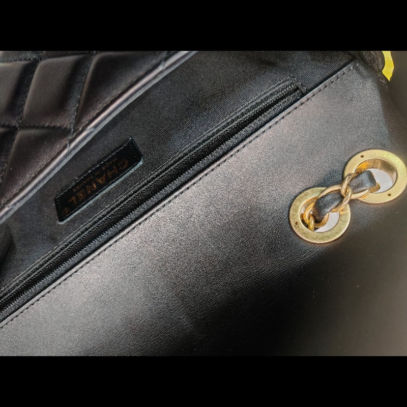 Chanel seasonal classic flap Medium-15