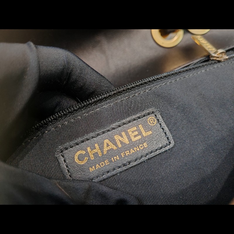 Chanel seasonal classic flap Medium-16