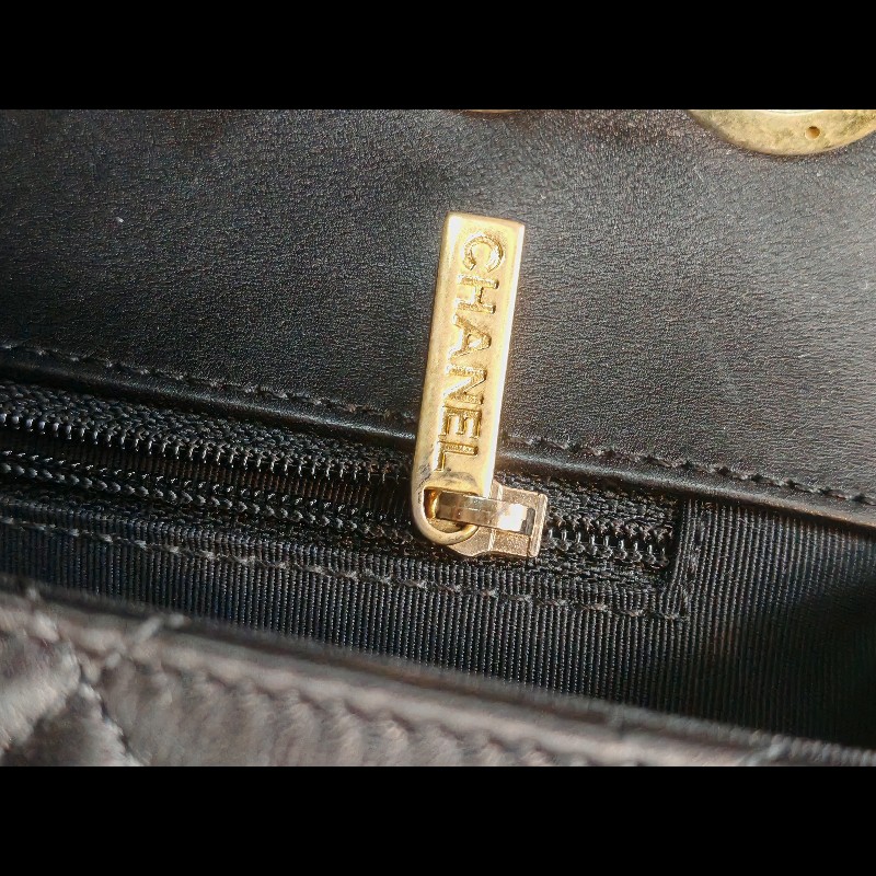 Chanel seasonal classic flap Medium-18