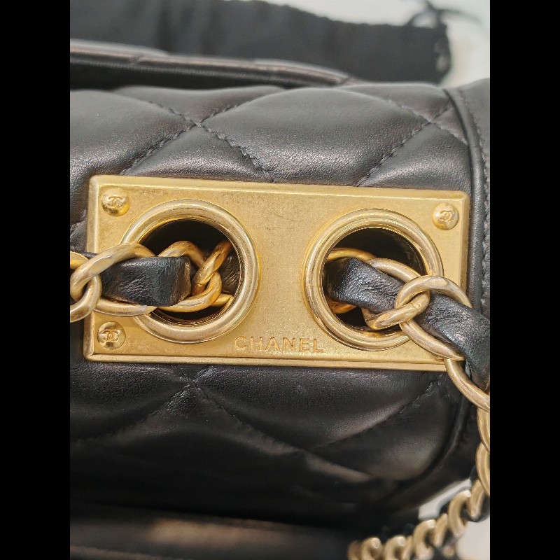 Chanel seasonal classic flap Medium-21