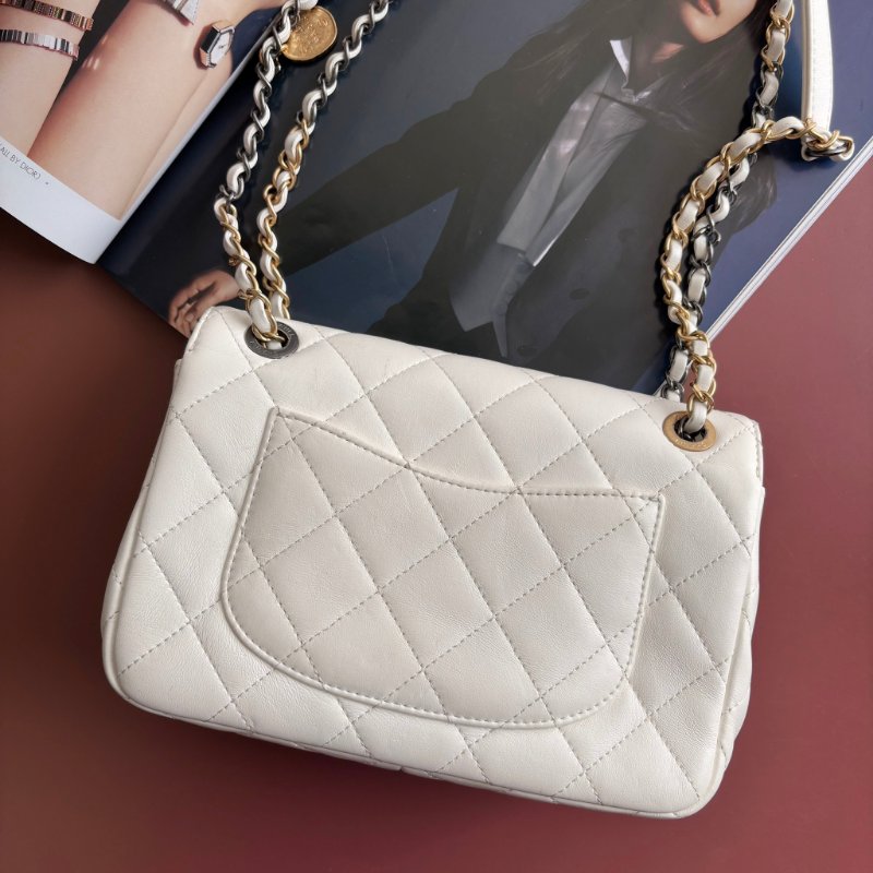 限量版 ::CHANEL:: AS2978 COCO字樣白色羊皮口蓋包 髮夾包金鍊包-1