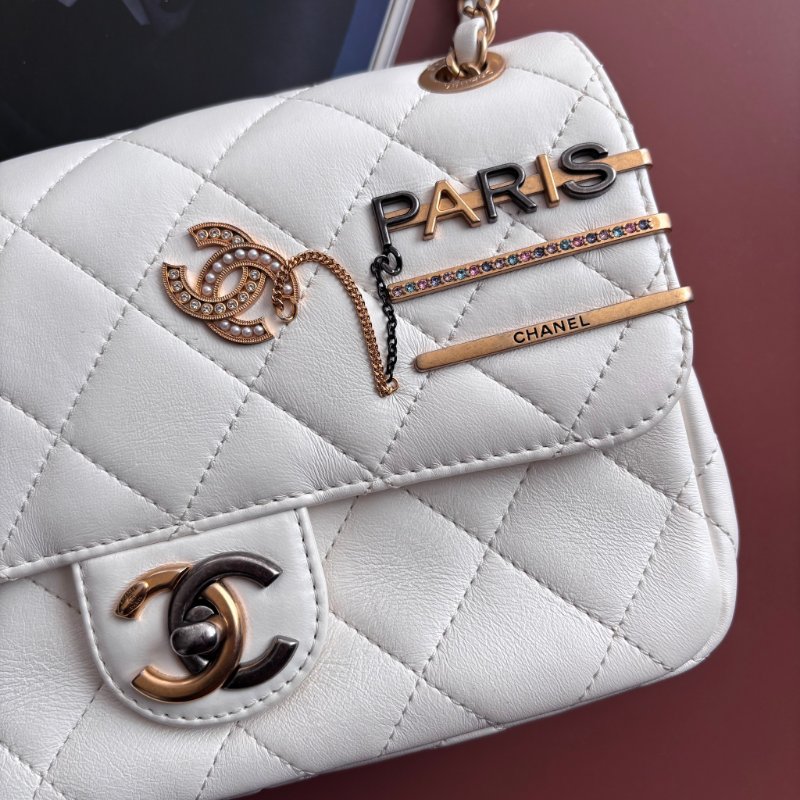 限量版 ::CHANEL:: AS2978 COCO字樣白色羊皮口蓋包 髮夾包金鍊包-3