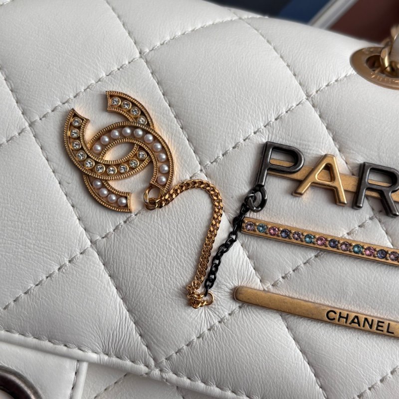 限量版 ::CHANEL:: AS2978 COCO字樣白色羊皮口蓋包 髮夾包金鍊包-7