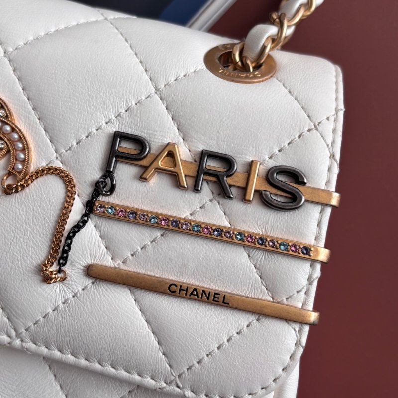 限量版 ::CHANEL:: AS2978 COCO字樣白色羊皮口蓋包 髮夾包金鍊包-8