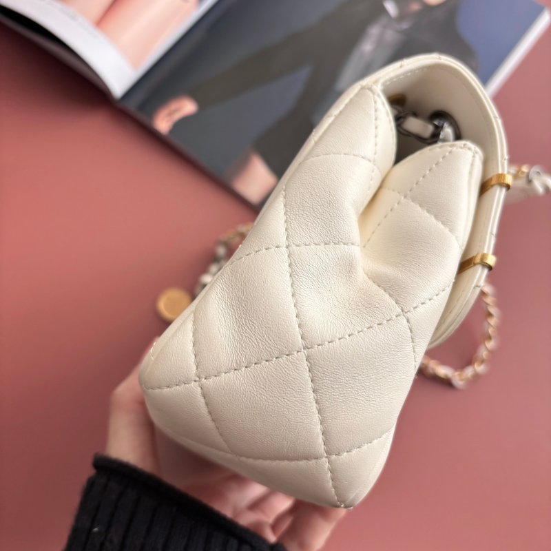 限量版 ::CHANEL:: AS2978 COCO字樣白色羊皮口蓋包 髮夾包金鍊包-11