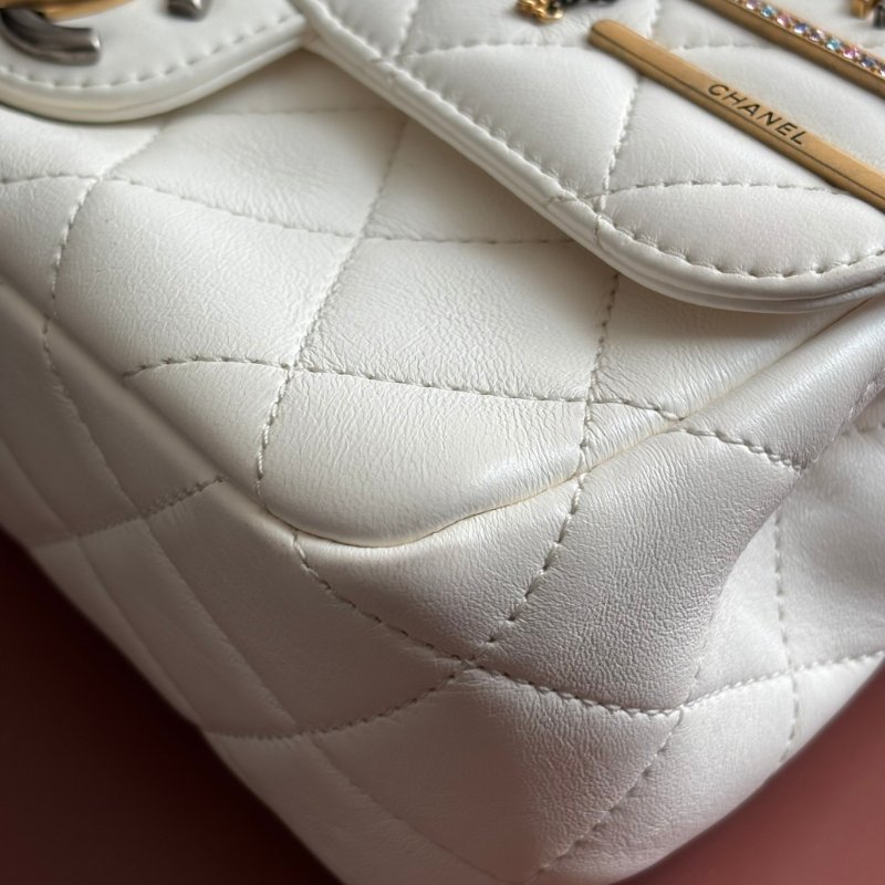 限量版 ::CHANEL:: AS2978 COCO字樣白色羊皮口蓋包 髮夾包金鍊包-16