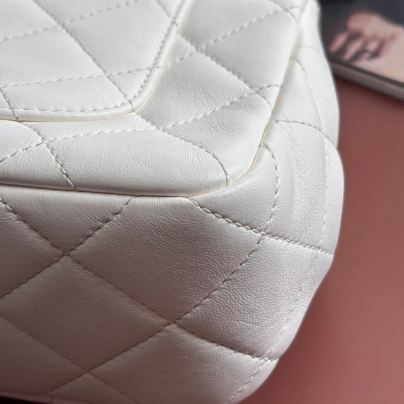 限量版 ::CHANEL:: AS2978 COCO字樣白色羊皮口蓋包 髮夾包金鍊包-19