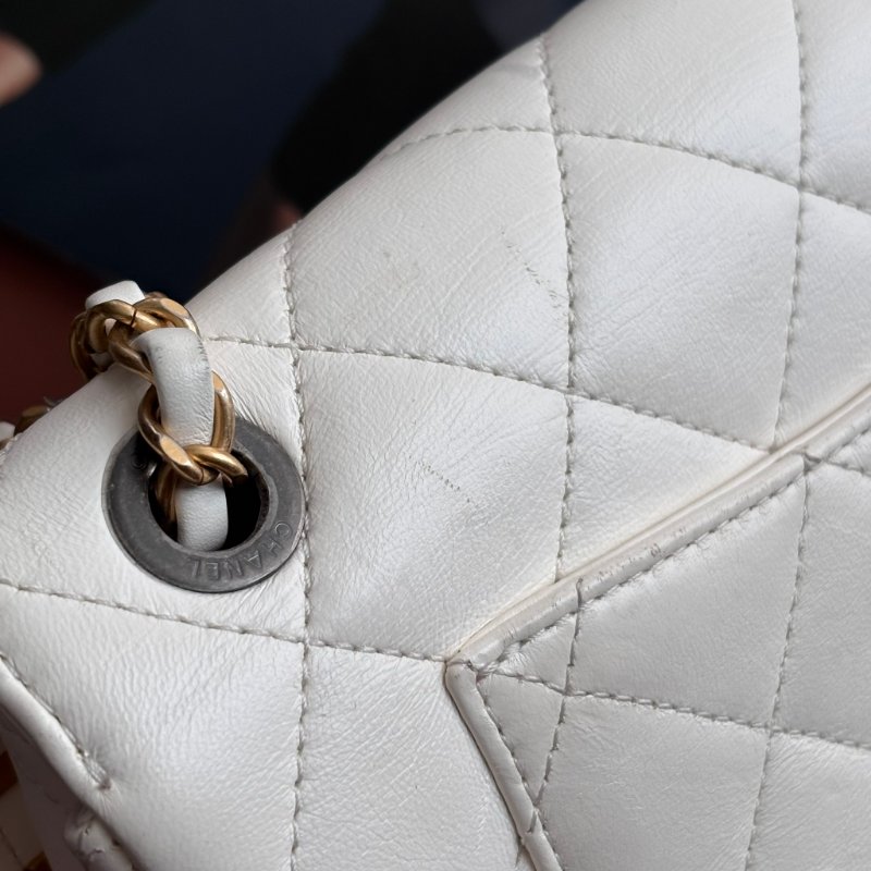 限量版 ::CHANEL:: AS2978 COCO字樣白色羊皮口蓋包 髮夾包金鍊包-23