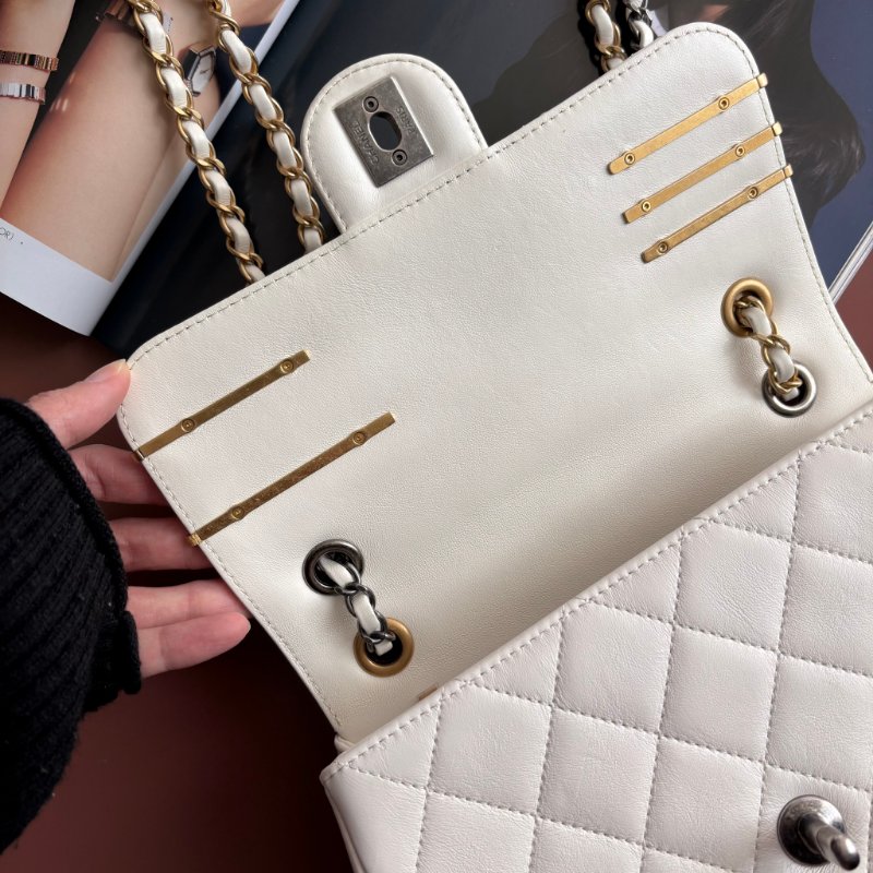 限量版 ::CHANEL:: AS2978 COCO字樣白色羊皮口蓋包 髮夾包金鍊包-29