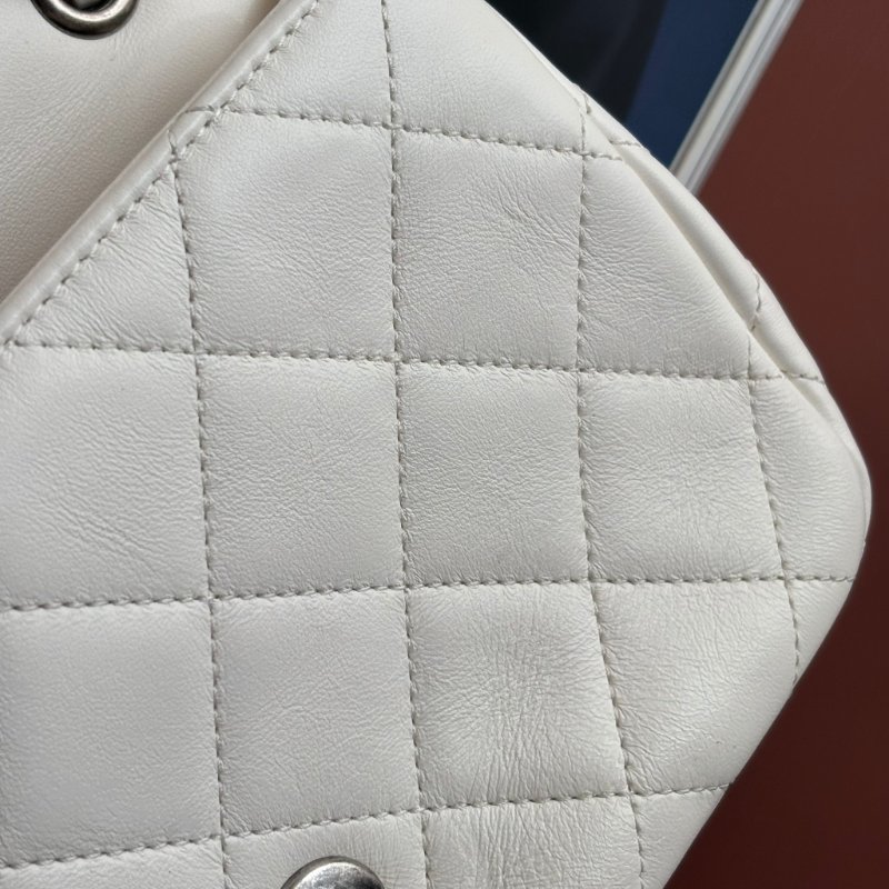 限量版 ::CHANEL:: AS2978 COCO字樣白色羊皮口蓋包 髮夾包金鍊包-37