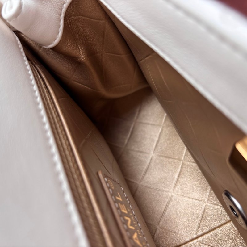 限量版 ::CHANEL:: AS2978 COCO字樣白色羊皮口蓋包 髮夾包金鍊包-40