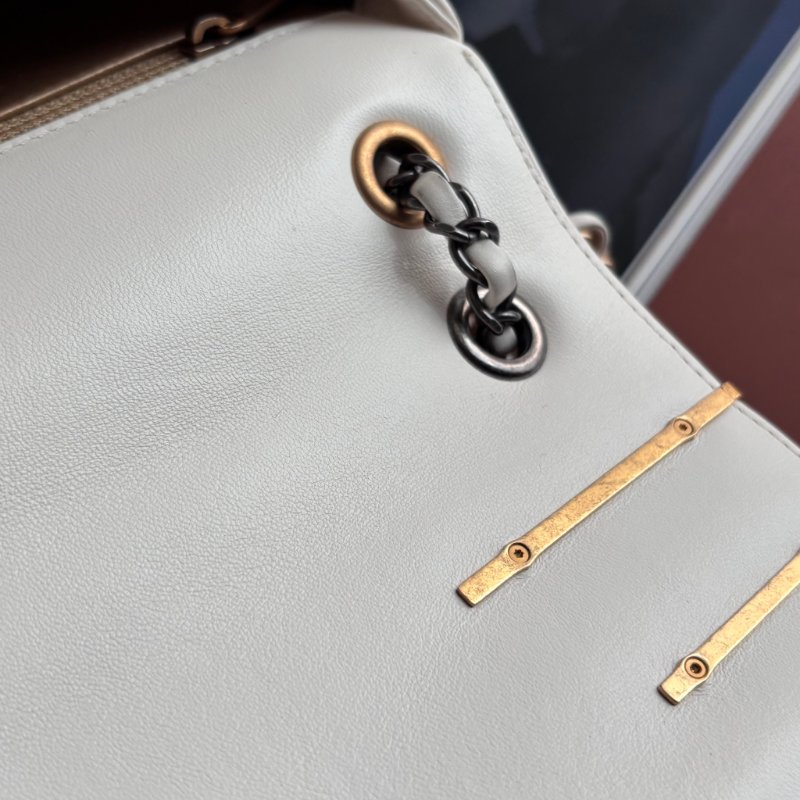 限量版 ::CHANEL:: AS2978 COCO字樣白色羊皮口蓋包 髮夾包金鍊包-43