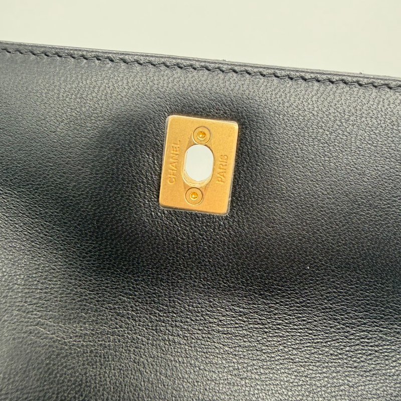 CHANEL 黑金菱格紋小羊皮馬鞍#芯片 25A-14