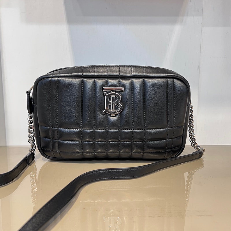 Burberry 黑羔羊皮Lola絎縫銀釦ㄇ拉斜背包-0