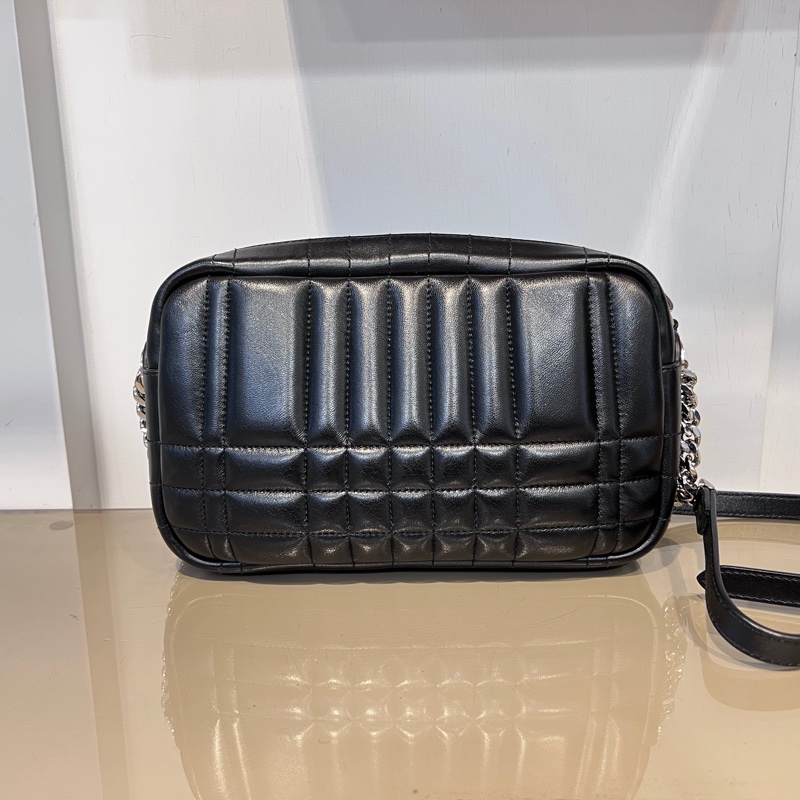 Burberry 黑羔羊皮Lola絎縫銀釦ㄇ拉斜背包-1