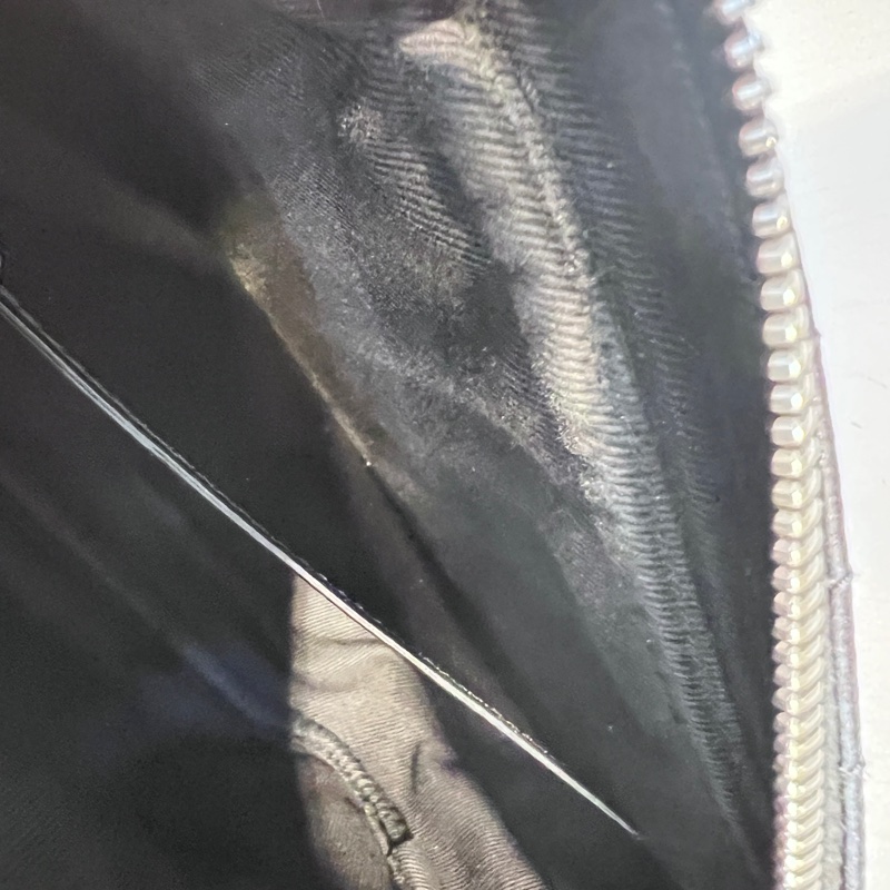 Burberry 黑羔羊皮Lola絎縫銀釦ㄇ拉斜背包-12