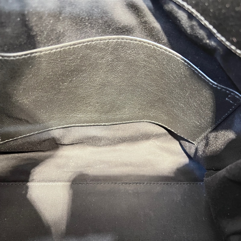 YSL 黑復刻牛皮V型紋Niki霧銀釦磁吸肩斜背包-12