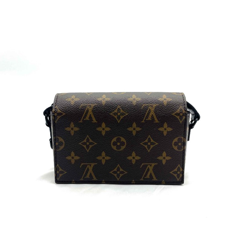 LV字紋Steomer斜背包-1