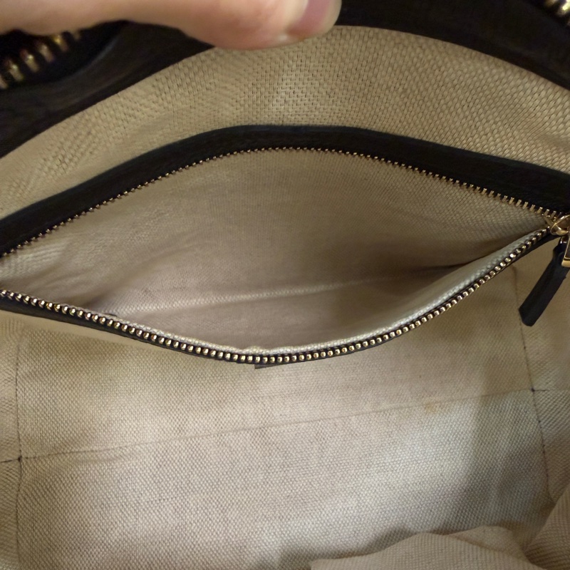Gucci 黑牛皮淡金釦Soho Tote S號手提斜背托特包-11