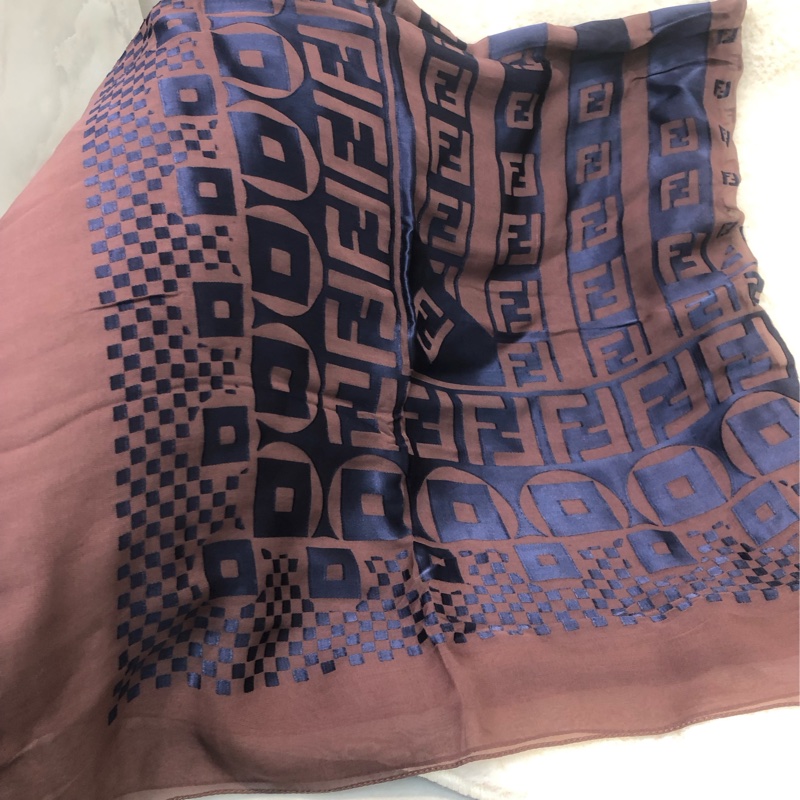 FENDI 啡藍色絲巾 XB789-2