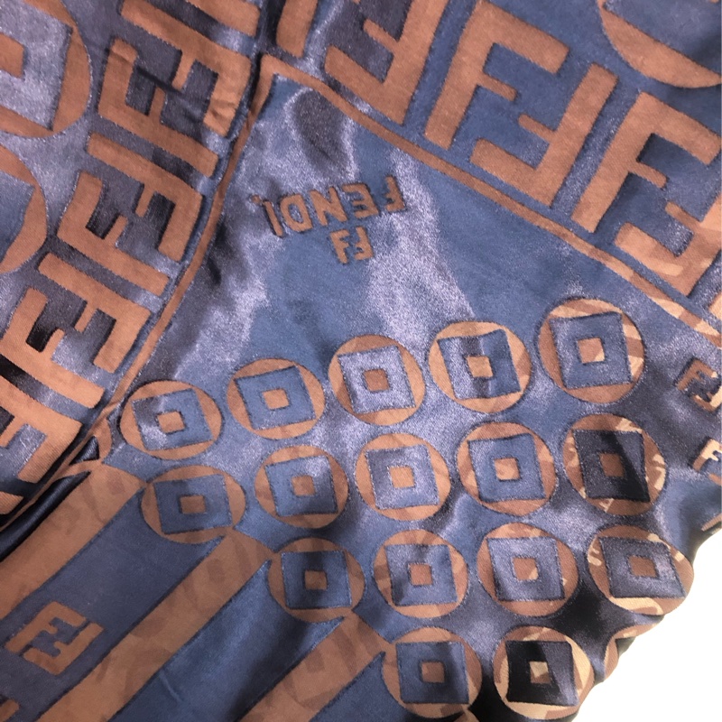 FENDI 啡藍色絲巾 XB789-5