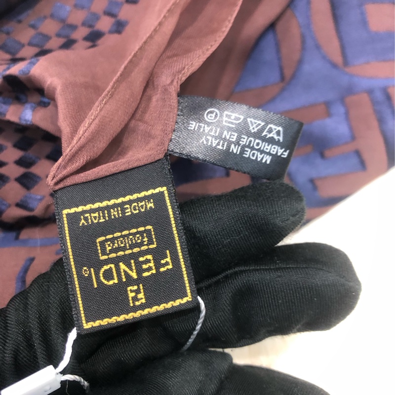FENDI 啡藍色絲巾 XB789-9