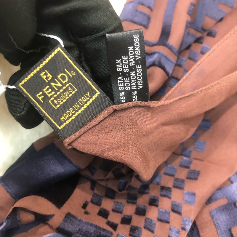 FENDI 啡藍色絲巾 XB789-10