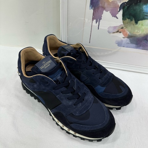 Valentino 藏黑色迷彩鉚釘款 42碼