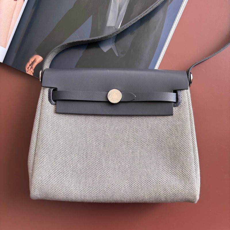 ::HERMES::W刻 MINI HERBAG20 石板灰皮革 帆布斜背包-0