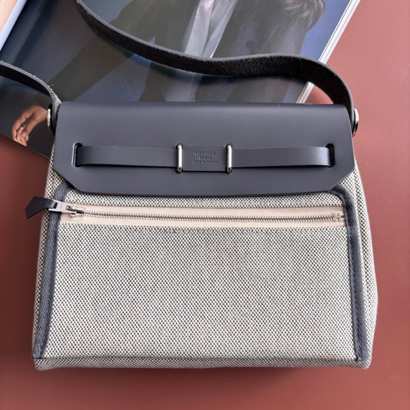 ::HERMES::W刻 MINI HERBAG20 石板灰皮革 帆布斜背包-1